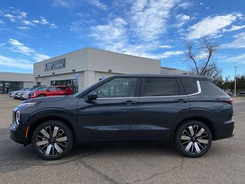 2026 Mitsubishi Outlander SE