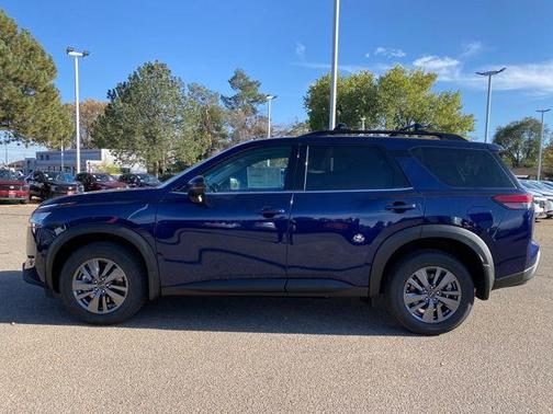 2025 Nissan Pathfinder SV