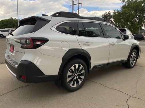 Crystal White Pearl 2025 Subaru Outback Limited
