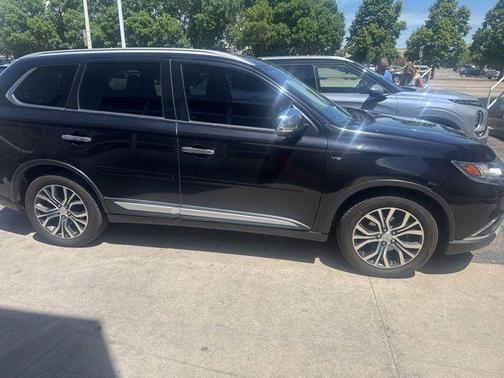 Black 2017 Mitsubishi Outlander GT
