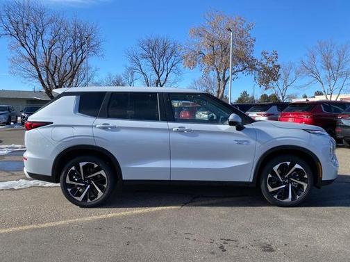 2025 Mitsubishi Outlander PHEV SE