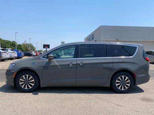 2022 Chrysler Pacifica Hybrid Touring L