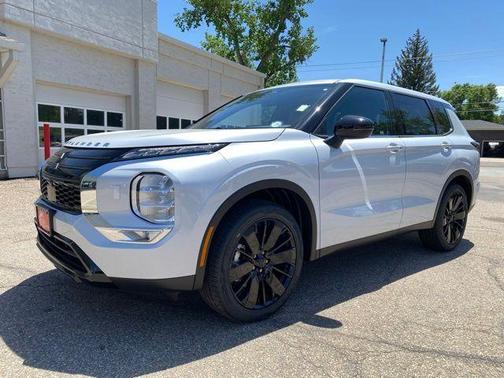 White Diamond 2026 Mitsubishi Outlander LE