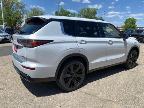 White Diamond 2026 Mitsubishi Outlander LE