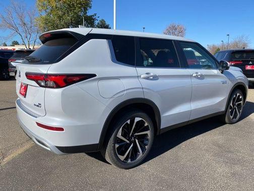 2025 Mitsubishi Outlander PHEV SE