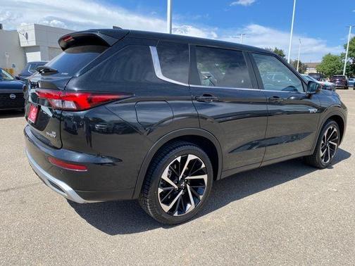 2024 Mitsubishi Outlander PHEV SE