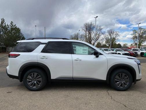 Everest White P 2026 Nissan Pathfinder SV