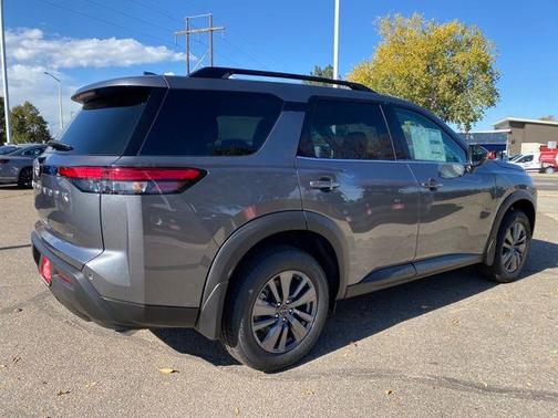 2025 Nissan Pathfinder SV