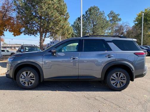 2025 Nissan Pathfinder SV