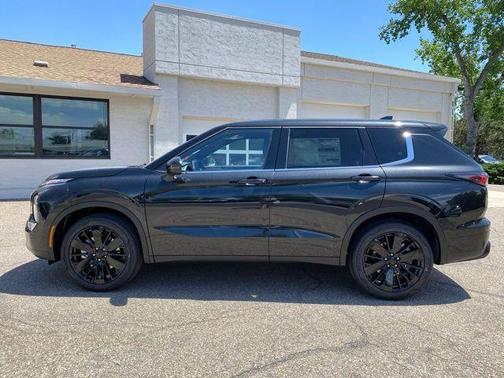 Black Diamond 2026 Mitsubishi Outlander LE