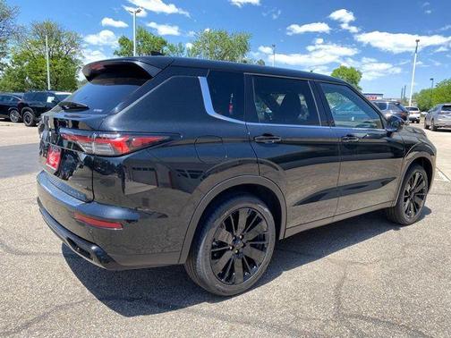 Black Diamond 2026 Mitsubishi Outlander LE