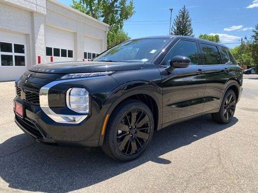 Black Diamond 2026 Mitsubishi Outlander LE