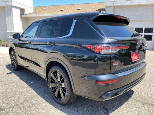 Black Diamond 2026 Mitsubishi Outlander LE