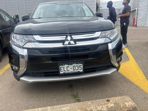 Labrador Black Pearl 2017 Mitsubishi Outlander SE