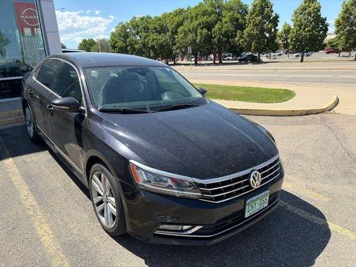 Deep Black Pearl Effect 2017 Volkswagen Passat 1.8T SEL Premium