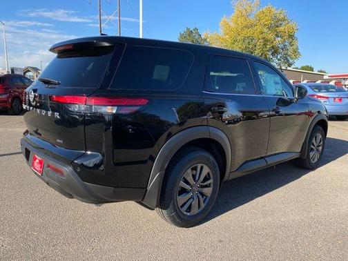 2025 Nissan Pathfinder S