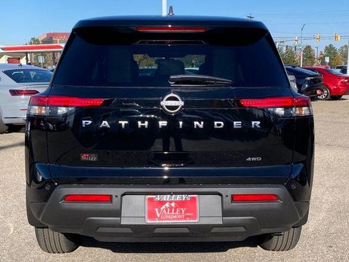 2025 Nissan Pathfinder S