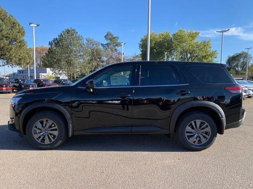 2025 Nissan Pathfinder S