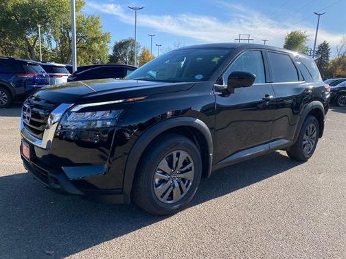 2025 Nissan Pathfinder S