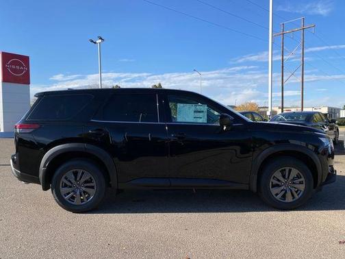 2025 Nissan Pathfinder S