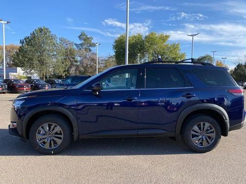 2025 Nissan Pathfinder SV