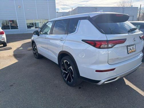 White Diamond 2023 Mitsubishi Outlander SE