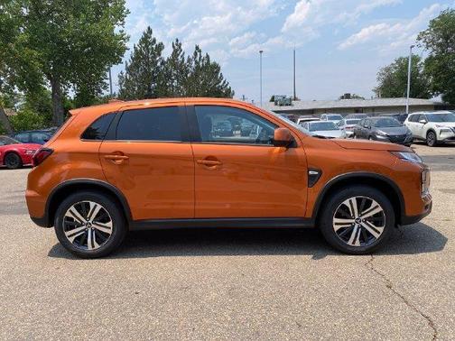 Sunshine Orange Metallic 2026 Mitsubishi Outlander Sport 2.0 ES