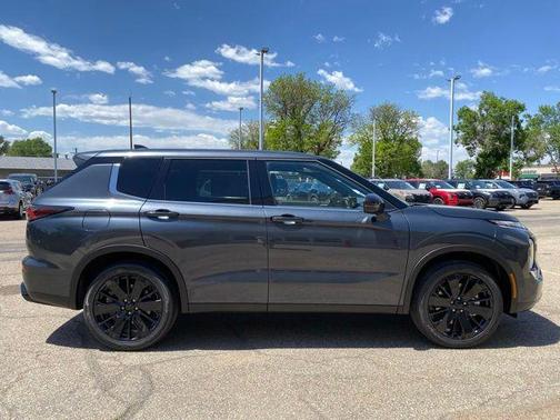 Graphite Gray 2026 Mitsubishi Outlander LE