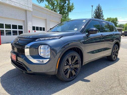 Graphite Gray 2026 Mitsubishi Outlander LE