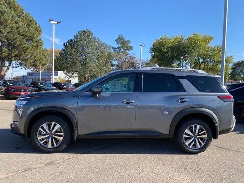 2025 Nissan Pathfinder SL
