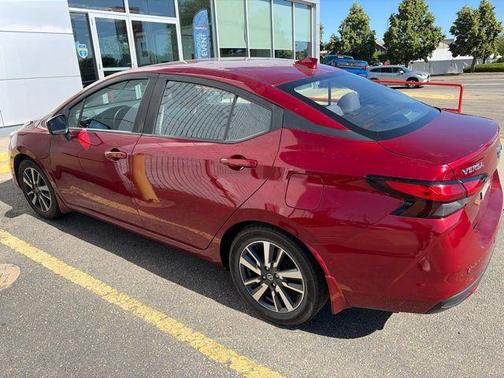 Scarlet Ember 2021 Nissan Versa 1.6 SV