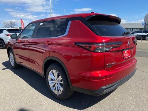 2025 Mitsubishi Outlander ES