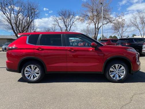 2025 Mitsubishi Outlander ES
