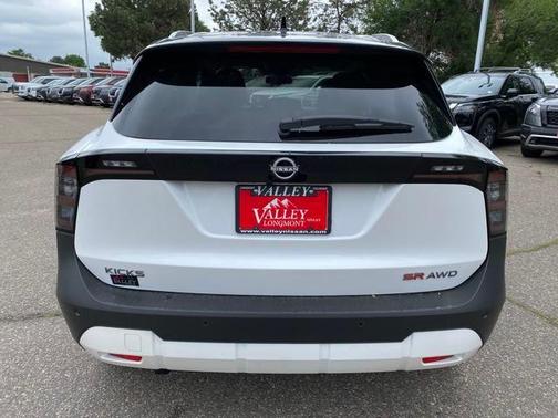 2025 Nissan Kicks SR