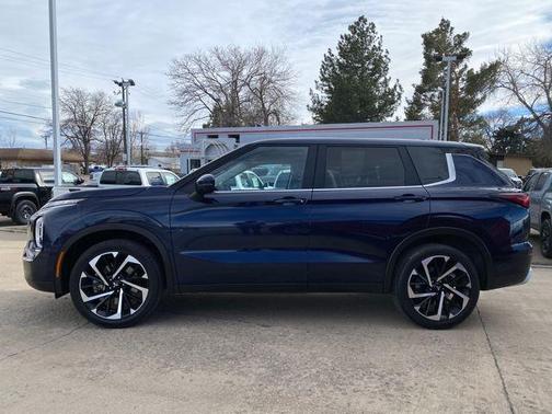 2024 Mitsubishi Outlander SE