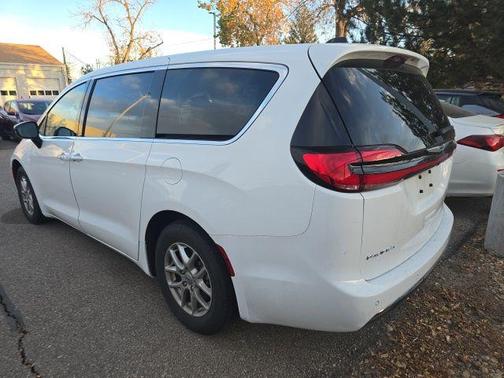 2024 Chrysler Pacifica Touring-L