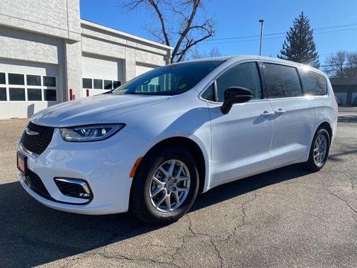 2024 Chrysler Pacifica Touring-L