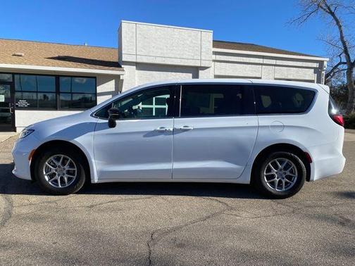 2024 Chrysler Pacifica Touring-L
