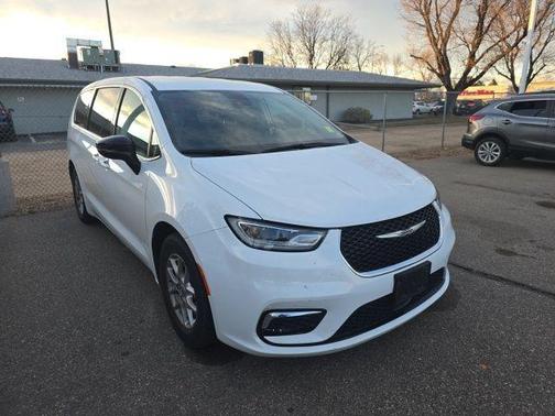 2024 Chrysler Pacifica Touring-L