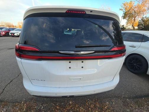 2024 Chrysler Pacifica Touring-L