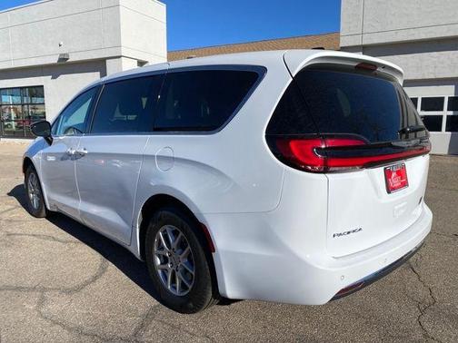 2024 Chrysler Pacifica Touring-L