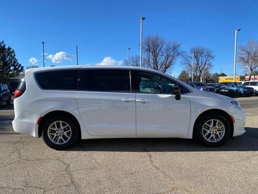 2024 Chrysler Pacifica Touring-L