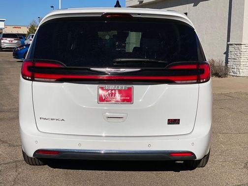 2024 Chrysler Pacifica Touring-L