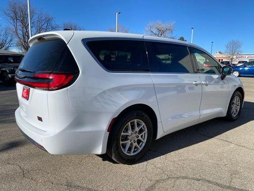 2024 Chrysler Pacifica Touring-L