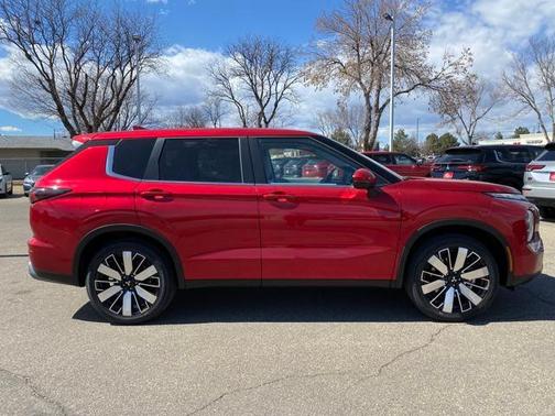 2025 Mitsubishi Outlander SE
