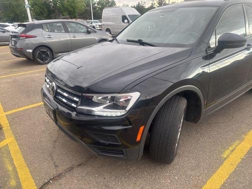 Deep Black Pearl Effect 2019 Volkswagen Tiguan 2.0T S
