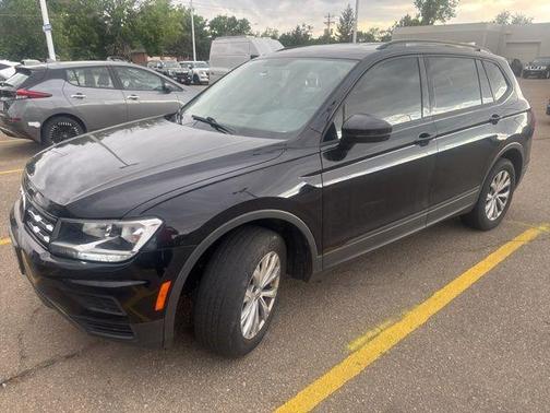 Deep Black Pearl Effect 2019 Volkswagen Tiguan 2.0T S