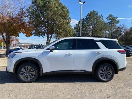 2025 Nissan Pathfinder SV