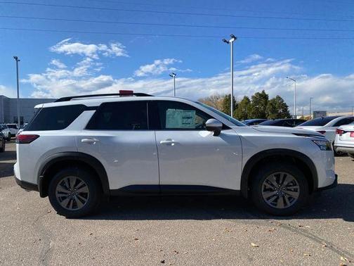 2025 Nissan Pathfinder SV