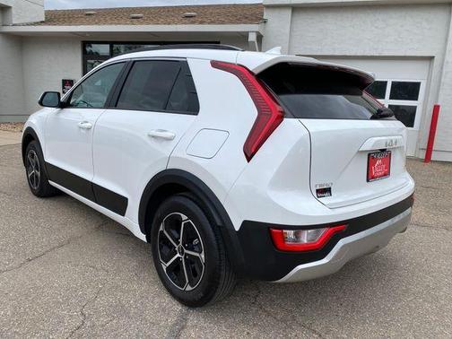 Snow White Pearl 2024 Kia Niro LX